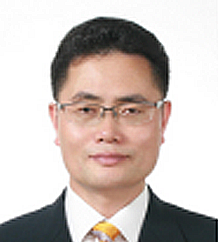 Standing Member: Park Youngwook